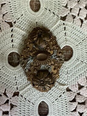 Vintage Floral Metal Brooch in Antique Gold